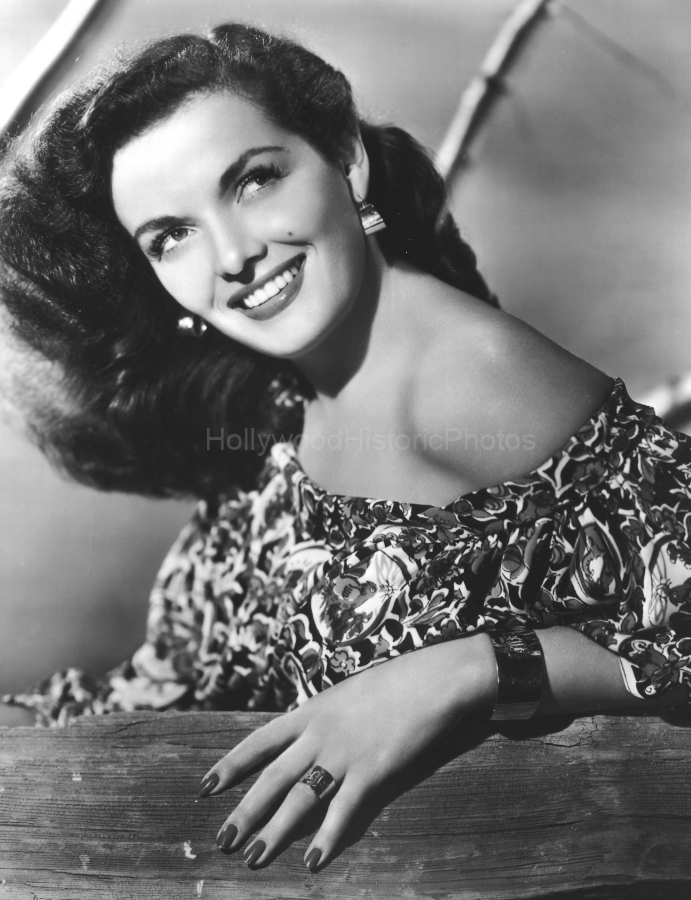 Jane Russell 1953 Glamour shoot WM.jpg